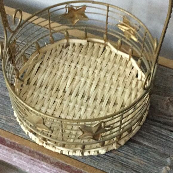 Gold star gift basket with woven base Christmas Xmas winter - Picture 2 of 3